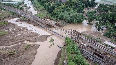 Banjir Di Batang: Akses Jalan Terputus, Enam Jembatan Tak Layak