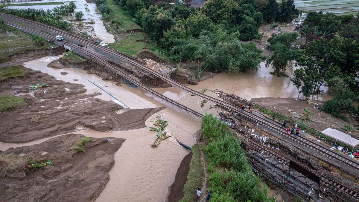 Banjir Di Batang: Perbaikan Enam Jembatan Butuh Waktu Lama