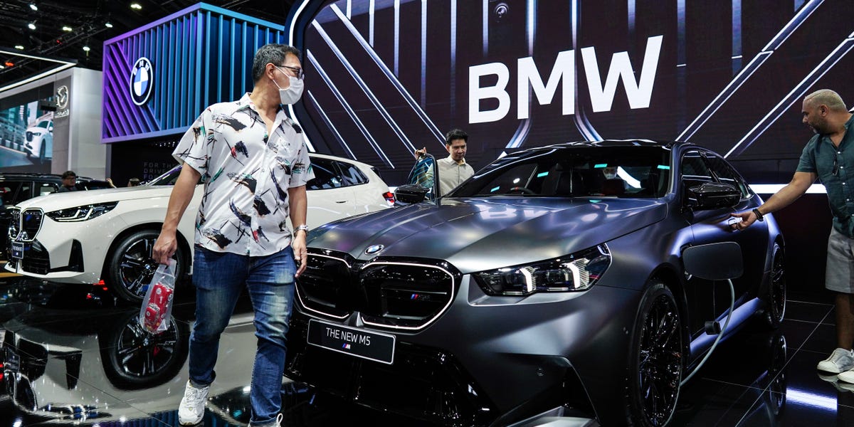 BMW And Porsche's China Sales Slump: A Warning For Automakers