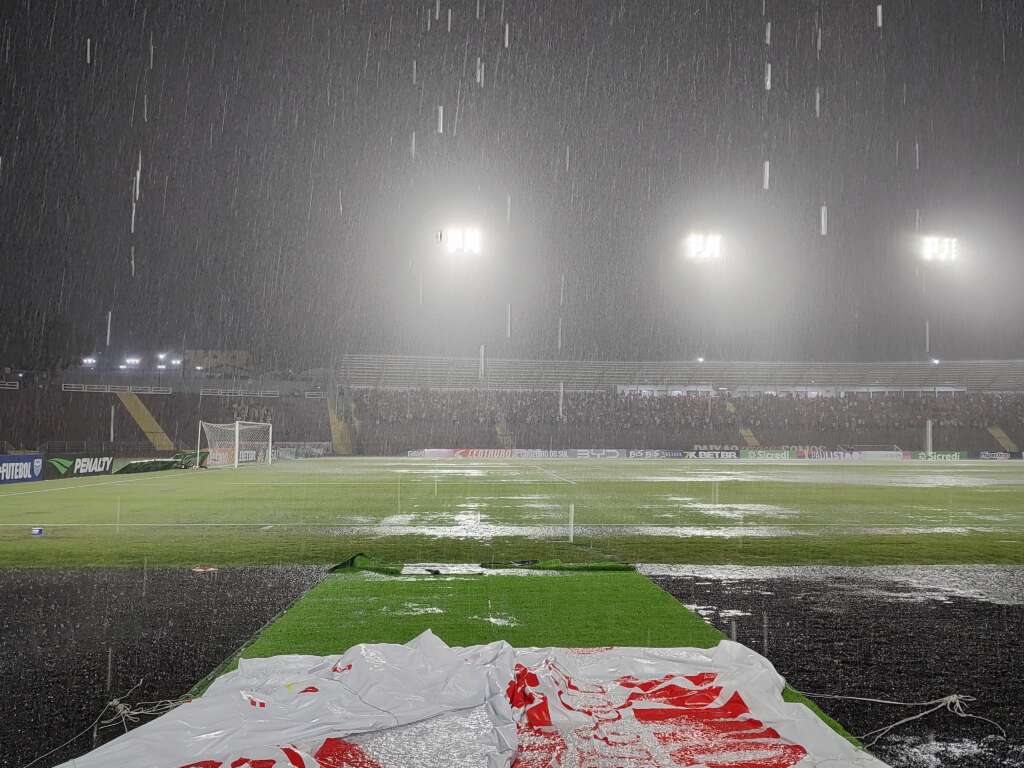 Chuva Forte Interrompe Jogo Entre Noroeste E Botafogo-SP