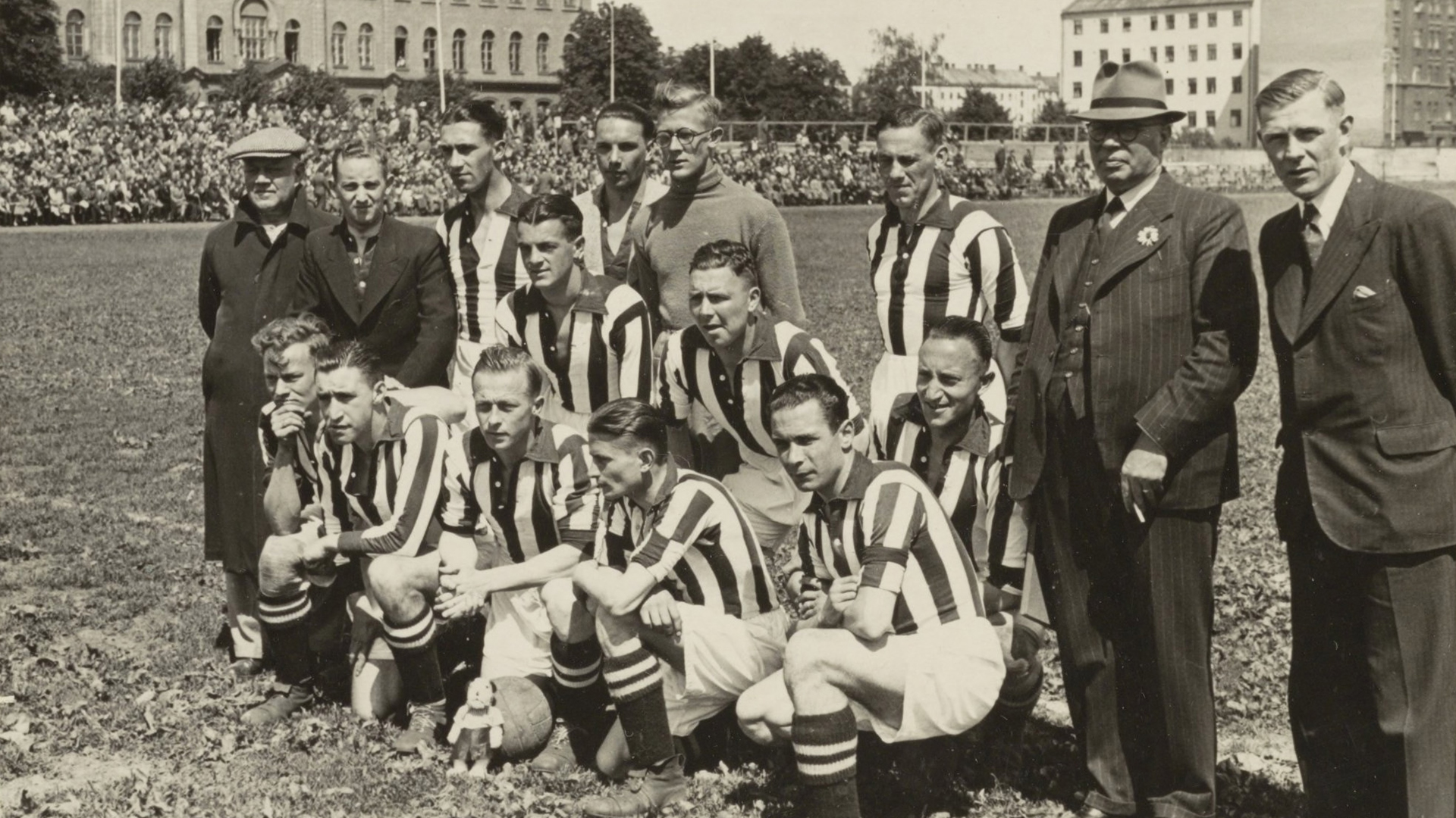 De Onbekende Geschiedenis: Ajax' Eerste Stappen In Riga En Kaunas