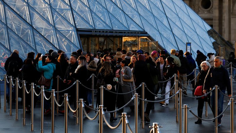 Deteriorating Louvre Museum: Art Endangered, Director Seeks Emergency Funding