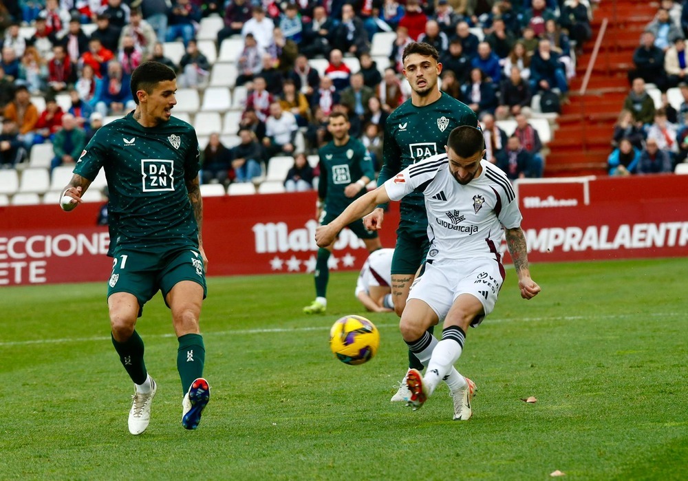 El Albacete Sorprende Al Almería: Victoria Agónica En Casa