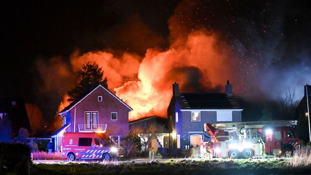 Franeker: Grote Brand Verwoest 17 Oldtimers