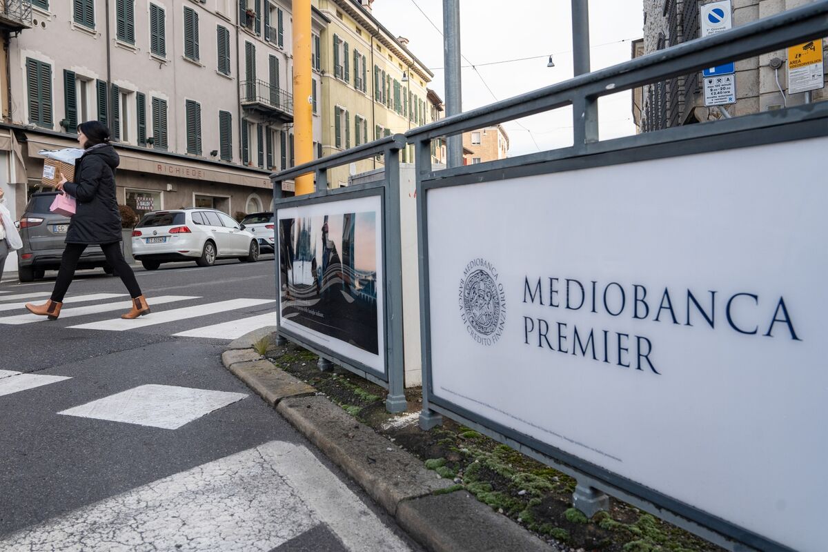 Mediobanca's Bid: A Sign Of Strength For Banca Monte Dei Paschi, Says Meloni