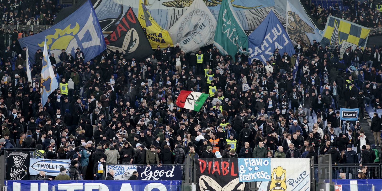 Nove Feridos Em Confrontos Entre Torcidas Da Lazio E Real